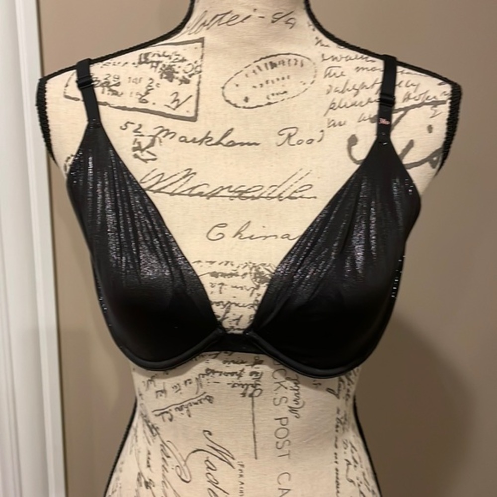 NWT 38D Victoria’s Secret bra - Body by Victoria​​​